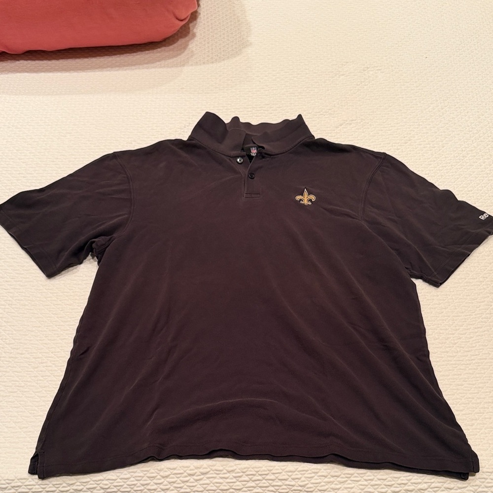 Vintage Men's Reebok Black Polo Shirt with Embroidered Logo (New Orleans Saints)